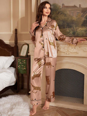 Pyjama Femme Long Pantalon + Chemisier Jaguar en Satin | CozyCloud