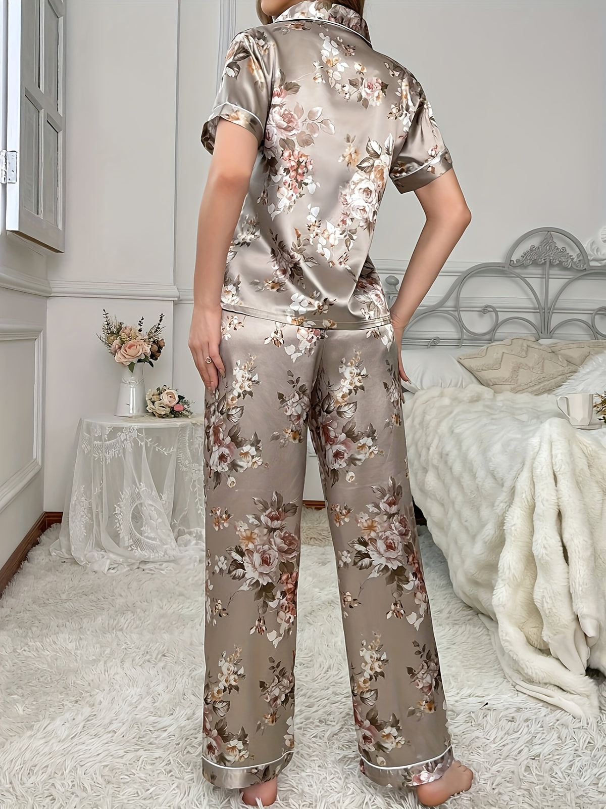 Pyjama Femme Long Pantalon + Chemise à Manches Courtes Chic Fleurs en Satin | CozyCloud