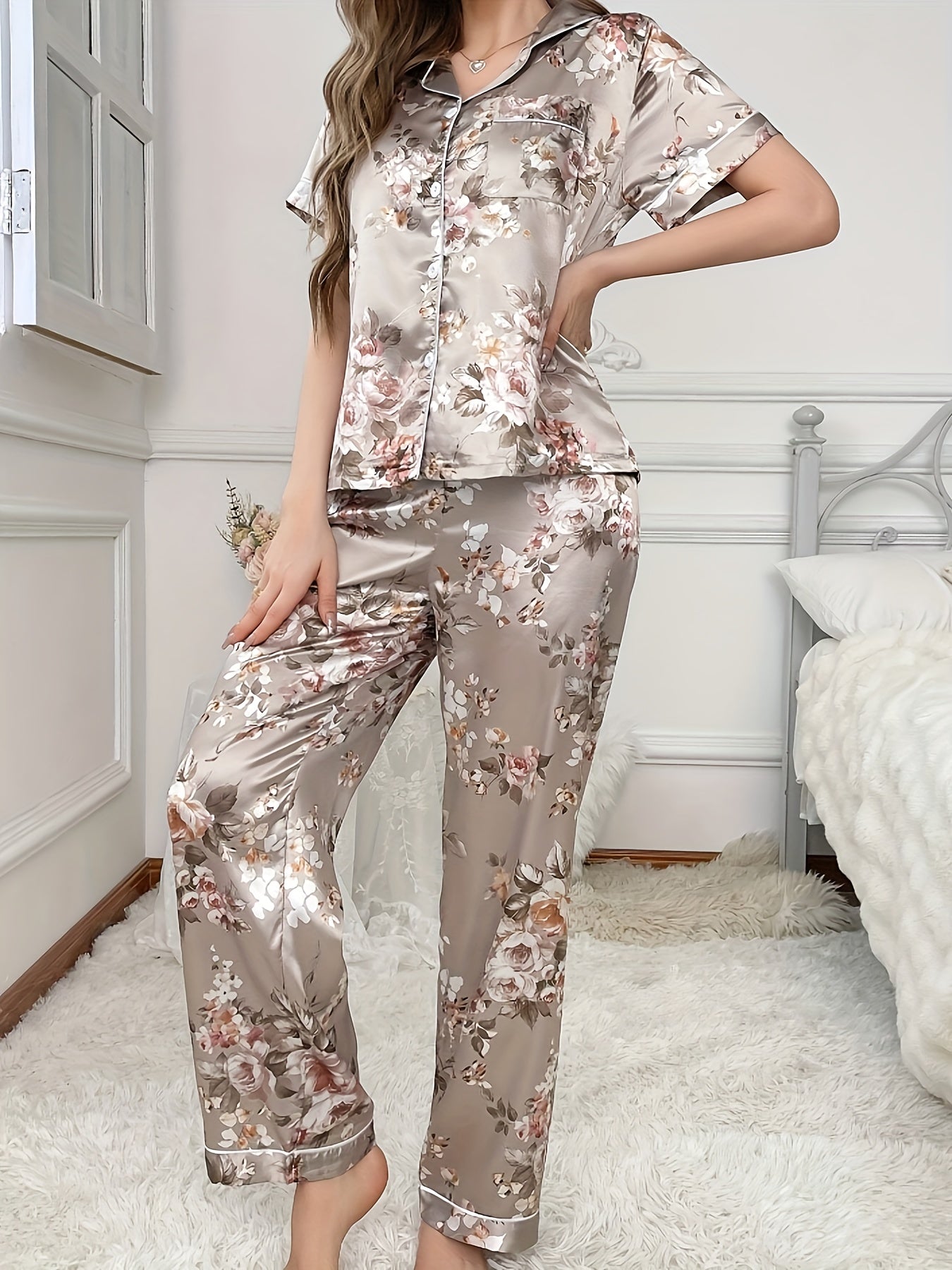 Pyjama Femme Long Pantalon + Chemise à Manches Courtes Chic Fleurs en Satin | CozyCloud