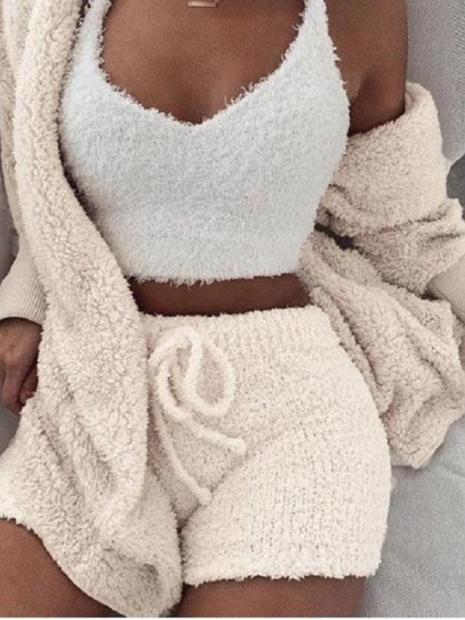 Pyjama Femme Court Shorts + Crop Top + Veste à Capuche Duveteux en Coton | CozyCloud