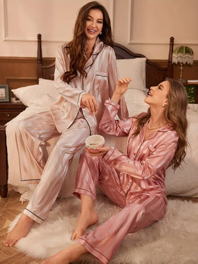 Pyjama Femme Long 4 Pièces Pantalon + Chemise à Manches Longues Américain Rayé en Satin | CozyCloud