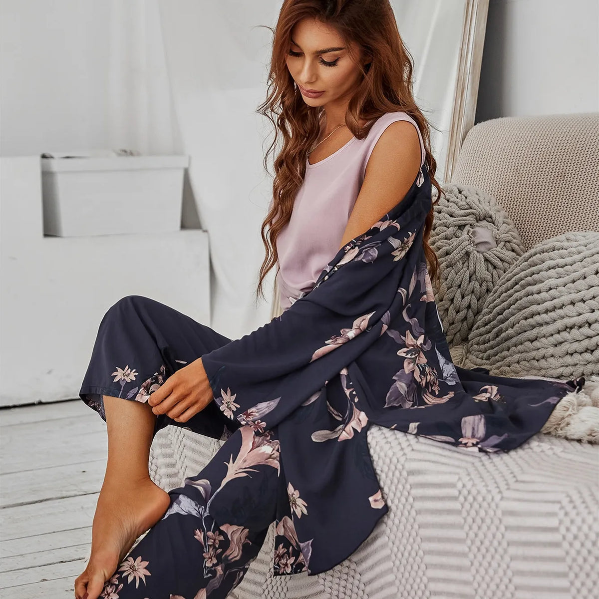 Pyjama Femme Ensemble Pantalon + Débardeur + Peignoir Fleurs en 100% Viscose | CozyCloud