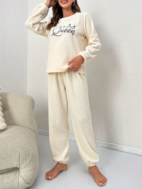 Pyjama Femme Long Pantalon + Blouse à Manches Longues en Peluche Queen en Coton | CozyCloud