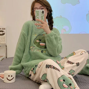 Pyjama Femme Long Pantalon + Blouse à Manches Longues en Peluche Dino en Flanelle | CozyCloud