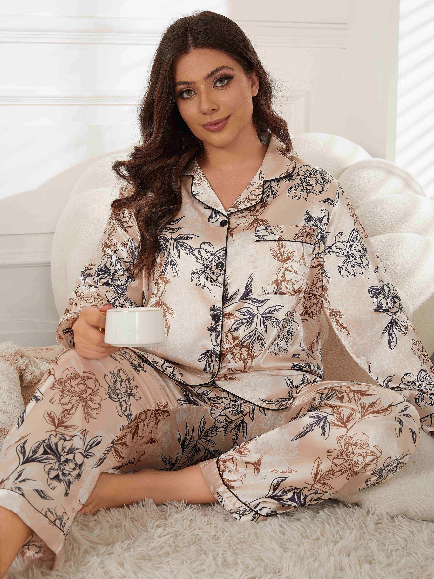 Pyjama Femme Long Plus Size Pantalon + Chemise à Manches Longues Classe Fleurs en Satin | CozyCloud